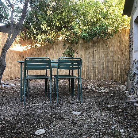 Maisonnette Independante Avec Jardin/Patio Ним Екстериор снимка
