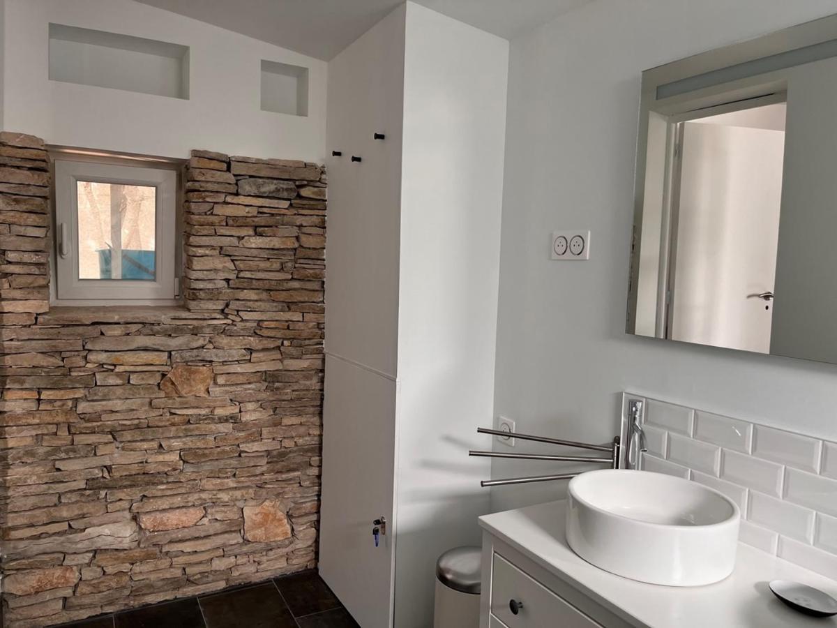 Maisonnette Independante Avec Jardin/Patio Ним Екстериор снимка