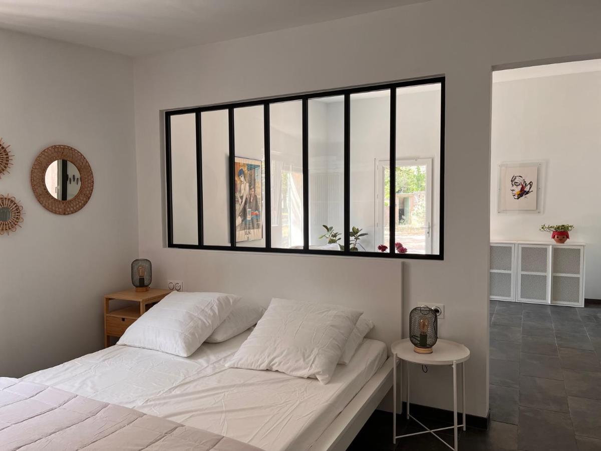 Maisonnette Independante Avec Jardin/Patio Ним Екстериор снимка
